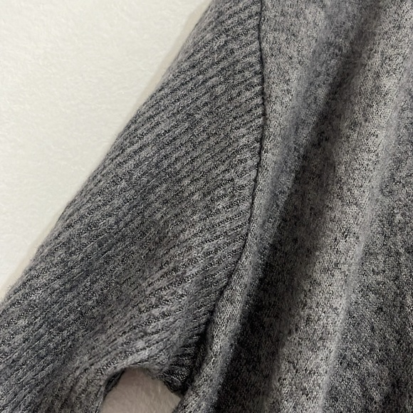 NWT All in Favor Charcoal Gray Surplice Faux Wrap Top Size M - Picture 4 of 5